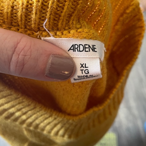 XL Mustard yellow mock neck cable knit detail. Cozy back to school. Ardene - Picture 9 of 10